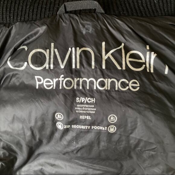 Calvin Klein black ‘Performance’ hooded puffer (S) - Picture 8 of 10